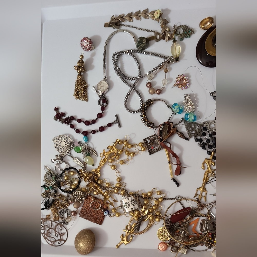 Craft Jewelry Lot Beads Bits Baubles Estate TONS Great pieces Pendants Charms - Picture 2 of 16